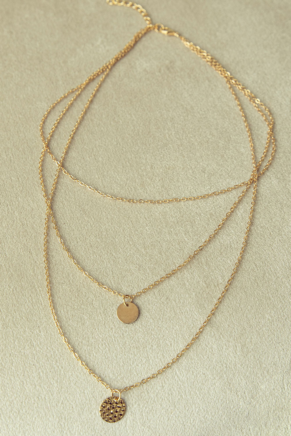 Multi-layered Round Pendant Necklace - Threaded Pear